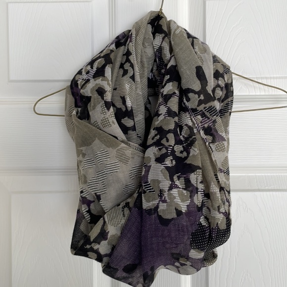 Purple patterned infinity scarf - Picture 6 of 6